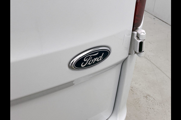Ford Transit Custom 320 TDCI Automaat 131PK L2H1 / 2x Schuifdeur / Trekhaak / Pdc.+Camera / Safety & Comfort Pack / Navigatie / Apk 02-2027