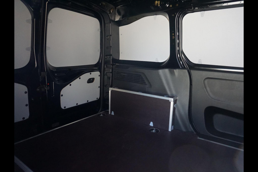 Peugeot e-Partner L1 50 kWh | 0% rente | 8 jaar garantie | Pakket Winter | betimmering | Eco LED koplampen | rijklaarprijs