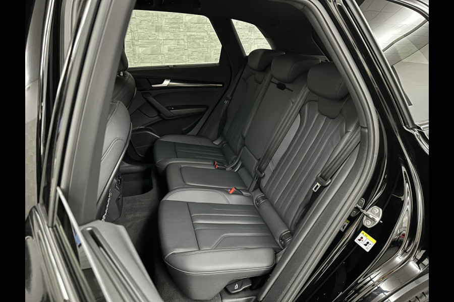 Audi Q5 50 TFSI e 300PK | Luchtvering | B&O Sound | Leder | Carbon | Sportstoelen | Carplay | Zwarte Hemel | Standkachel | Stoelverwarming | 3-Zone Clima | Black-Optic | Zonwering | Virtual Cockpit | LED | Autom. Achterklep | Bovag Garantie |