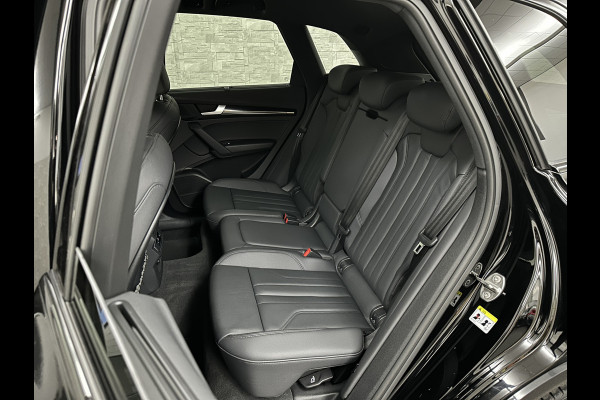 Audi Q5 50 TFSI e 300PK | Luchtvering | B&O Sound | Leder | Carbon | Sportstoelen | Carplay | Zwarte Hemel | Standkachel | Stoelverwarming | 3-Zone Clima | Black-Optic | Zonwering | Virtual Cockpit | LED | Autom. Achterklep | Bovag Garantie |