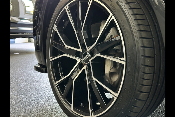Audi Q5 50 TFSI e 300PK | Luchtvering | B&O Sound | Leder | Carbon | Sportstoelen | Carplay | Zwarte Hemel | Standkachel | Stoelverwarming | 3-Zone Clima | Black-Optic | Zonwering | Virtual Cockpit | LED | Autom. Achterklep | Bovag Garantie |