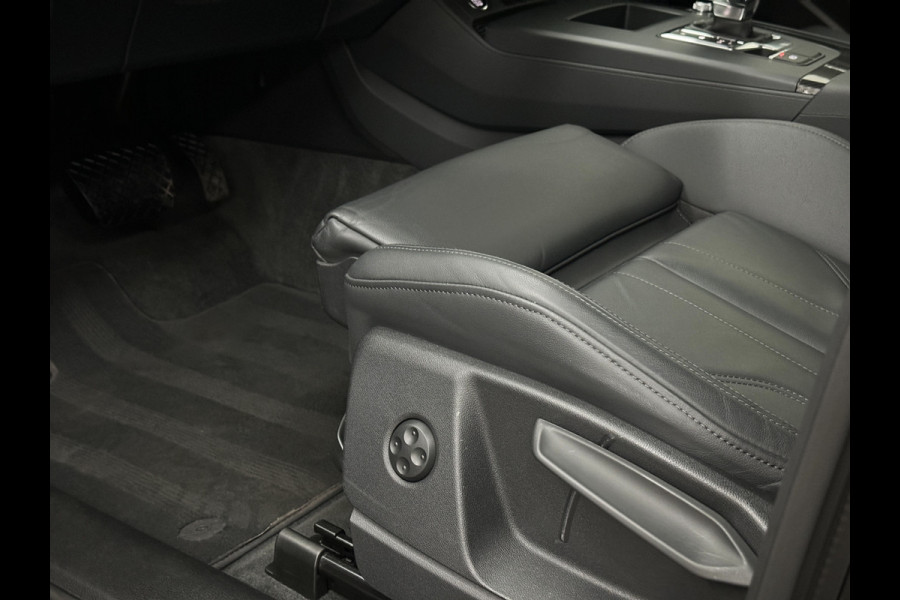 Audi Q5 50 TFSI e 300PK | Luchtvering | B&O Sound | Leder | Carbon | Sportstoelen | Carplay | Zwarte Hemel | Standkachel | Stoelverwarming | 3-Zone Clima | Black-Optic | Zonwering | Virtual Cockpit | LED | Autom. Achterklep | Bovag Garantie |