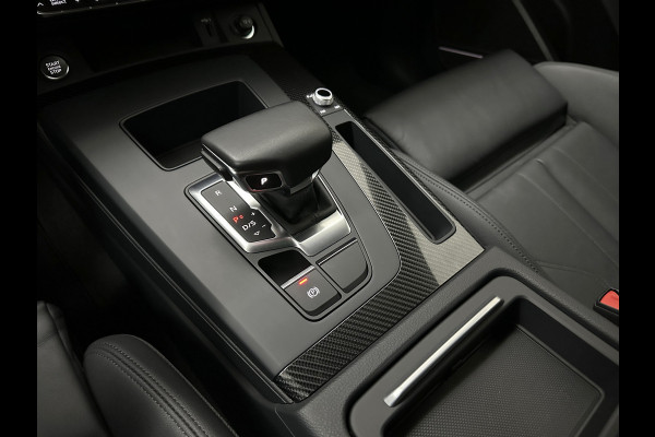 Audi Q5 50 TFSI e 300PK | Luchtvering | B&O Sound | Leder | Carbon | Sportstoelen | Carplay | Zwarte Hemel | Standkachel | Stoelverwarming | 3-Zone Clima | Black-Optic | Zonwering | Virtual Cockpit | LED | Autom. Achterklep | Bovag Garantie |