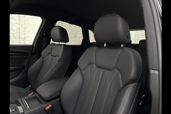 Audi Q5 50 TFSI e 300PK | Luchtvering | B&O Sound | Leder | Carbon | Sportstoelen | Carplay | Zwarte Hemel | Standkachel | Stoelverwarming | 3-Zone Clima | Black-Optic | Zonwering | Virtual Cockpit | LED | Autom. Achterklep | Bovag Garantie |
