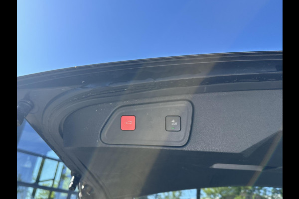 Peugeot 3008 1.6 HYbrid 225 GT Pack Business BOMVOL! | BLACKPACK | ACHTERUITRIJCAMERA | MASSAGE STOELEN | STOELVERWARMING | GEHEUGEN STOELEN | APPLECARPLAY | ELEKT. ACHTERKLEP | FOCAL AUDIO | DODEHOEK | KEYLESS | ADAP. CRUISE | RIJKLAAR MET 12 MND BOVAG GARANTIE |