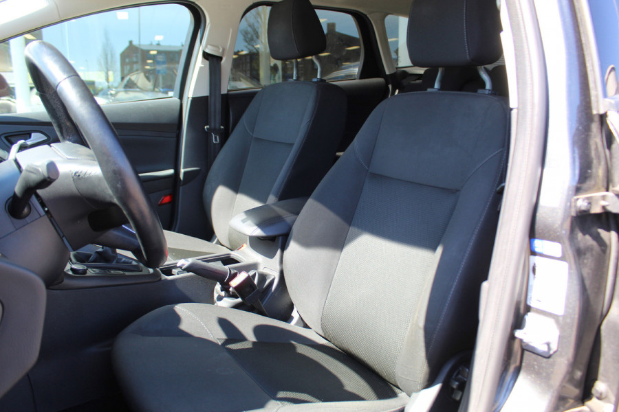 Ford FOCUS Wagon 1.0 125PK , Distributie riem is reeds vervangen Trekhaak, pdc, 16inch BBS VELGEN, Stuurverwarming, Airco , Cruise,