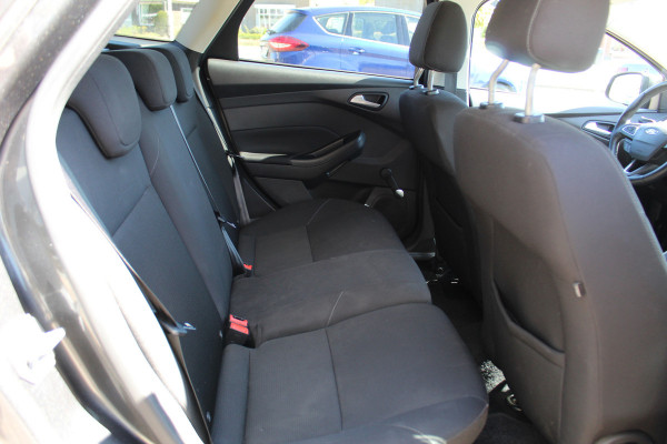 Ford FOCUS Wagon 1.0 125PK , Distributie riem is reeds vervangen Trekhaak, pdc, 16inch BBS VELGEN, Stuurverwarming, Airco , Cruise,