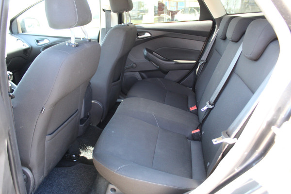 Ford FOCUS Wagon 1.0 125PK , Distributie riem is reeds vervangen Trekhaak, pdc, 16inch BBS VELGEN, Stuurverwarming, Airco , Cruise,