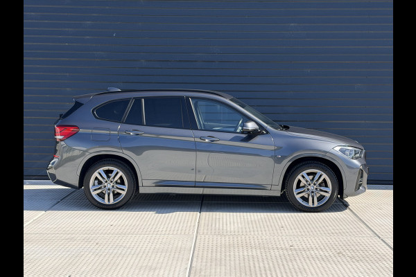 BMW X1 sDrive18i High Executive M SPORT / Navi / Camera / Leder / sfeer verlichting