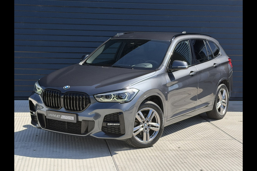 BMW X1 sDrive18i High Executive M SPORT / Navi / Camera / Leder / sfeer verlichting
