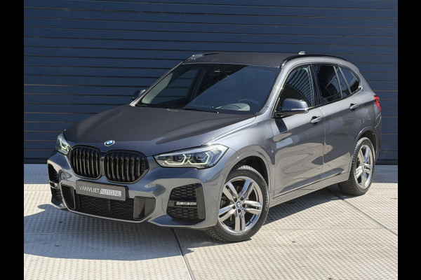 BMW X1 sDrive18i High Executive M SPORT / Navi / Camera / Leder / sfeer verlichting