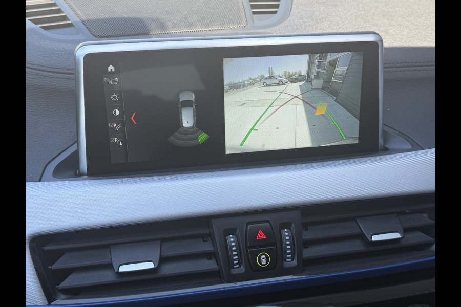 BMW X1 sDrive18i High Executive M SPORT / Navi / Camera / Leder / sfeer verlichting