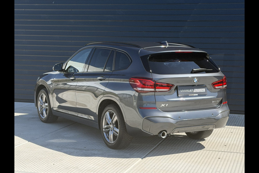 BMW X1 sDrive18i High Executive M SPORT / Navi / Camera / Leder / sfeer verlichting
