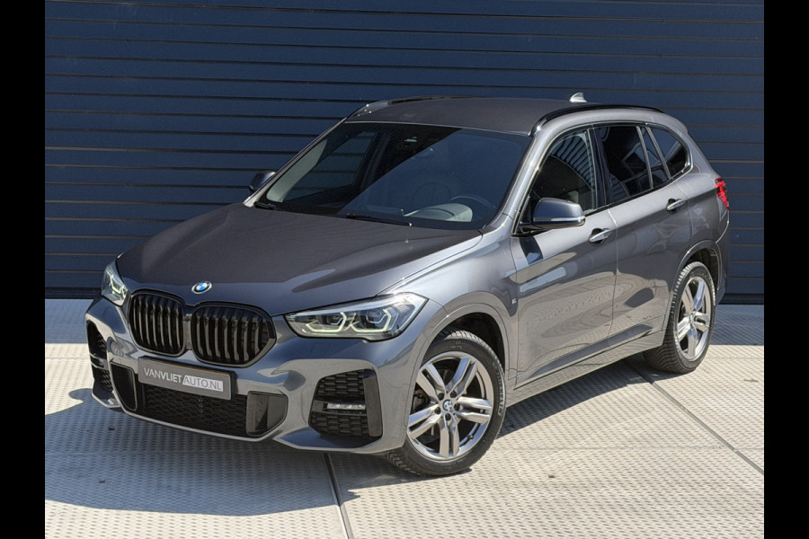BMW X1 sDrive18i High Executive M SPORT / Navi / Camera / Leder / sfeer verlichting