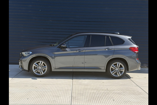 BMW X1 sDrive18i High Executive M SPORT / Navi / Camera / Leder / sfeer verlichting