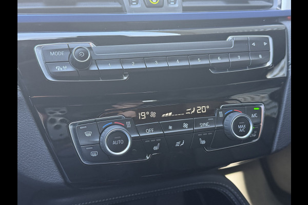 BMW X1 sDrive18i High Executive M SPORT / Navi / Camera / Leder / sfeer verlichting