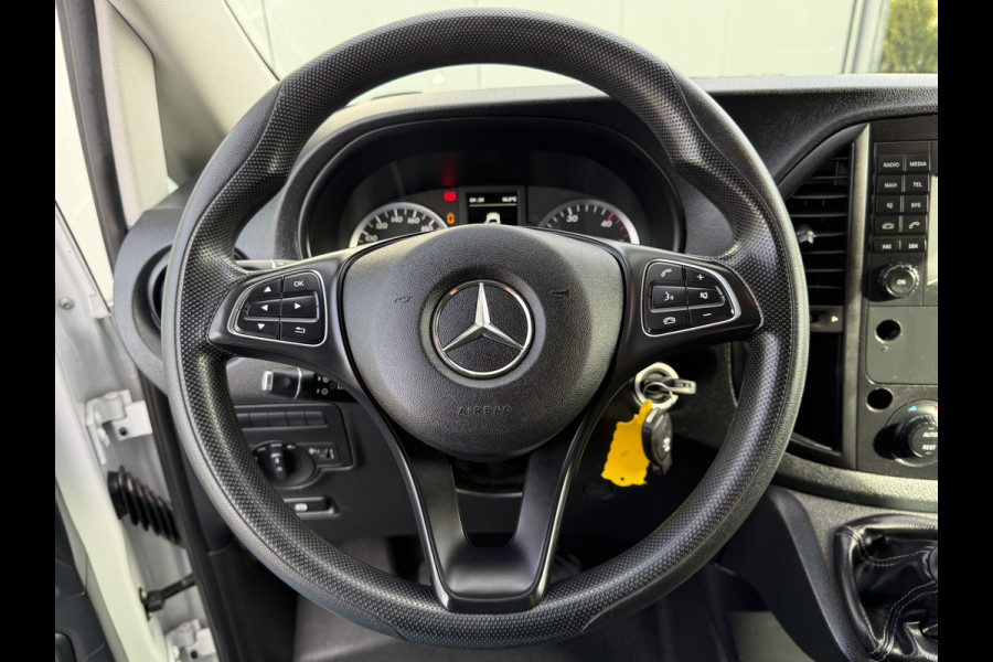 Mercedes-Benz Vito 111 CDI E6 / L3H1 / 2x SCHUIFDEUR / CAMERA / TREKHAAK / PDC VOOR EN ACHTER 3-ZITS / CRUISE