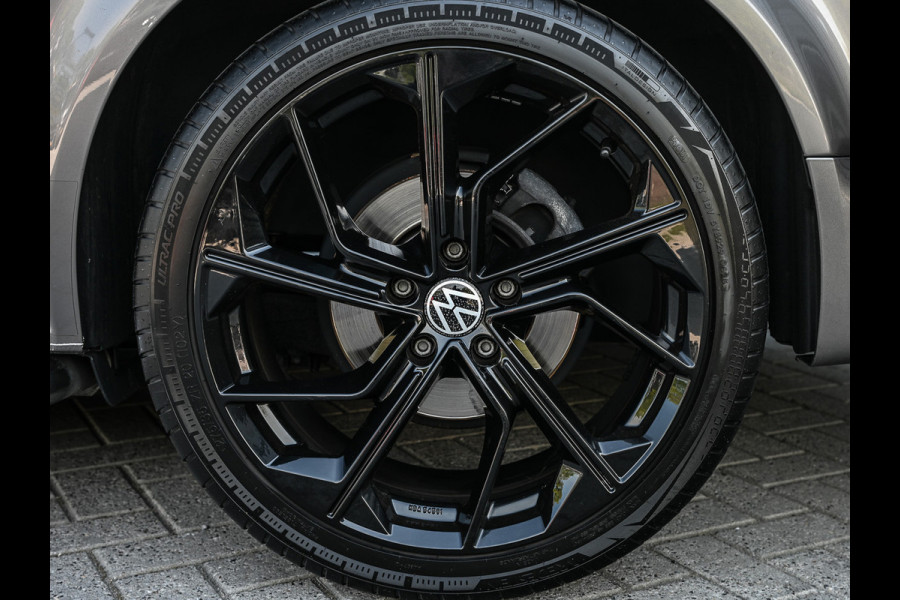 Volkswagen Transporter 2.0 TDI L2H1 32 DC Caravelle | Camera | Led | 20 inch. | Cruise control | Automaat |