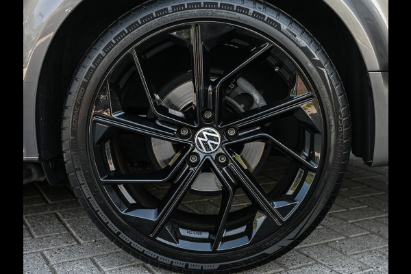 Volkswagen Transporter 2.0 TDI L2H1 32 DC Caravelle | Camera | Led | 20 inch. | Cruise control | Automaat |