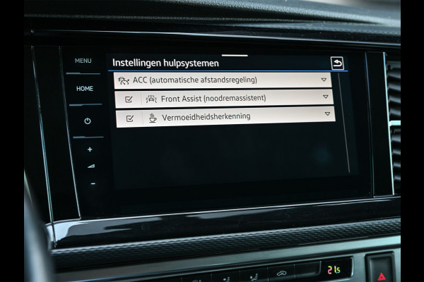 Volkswagen Transporter 2.0 TDI L2H1 32 DC Caravelle | Camera | Led | 20 inch. | Cruise control | Automaat |