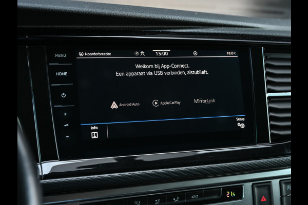 Volkswagen Transporter 2.0 TDI L2H1 32 DC Caravelle | Camera | Led | 20 inch. | Cruise control | Automaat |