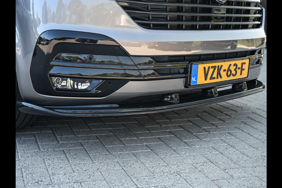Volkswagen Transporter 2.0 TDI L2H1 32 DC Caravelle | Camera | Led | 20 inch. | Cruise control | Automaat |