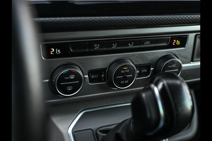 Volkswagen Transporter 2.0 TDI L2H1 32 DC Caravelle | Camera | Led | 20 inch. | Cruise control | Automaat |