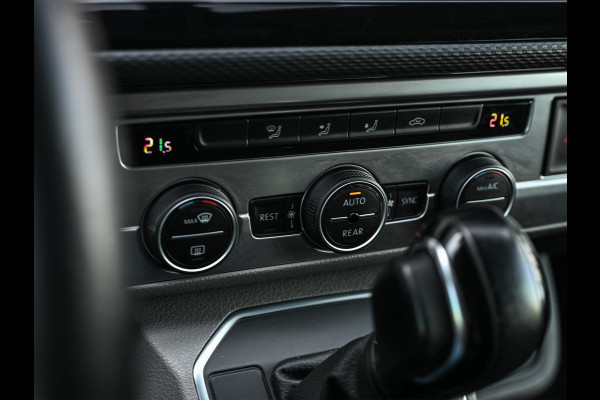 Volkswagen Transporter 2.0 TDI L2H1 32 DC Caravelle | Camera | Led | 20 inch. | Cruise control | Automaat |