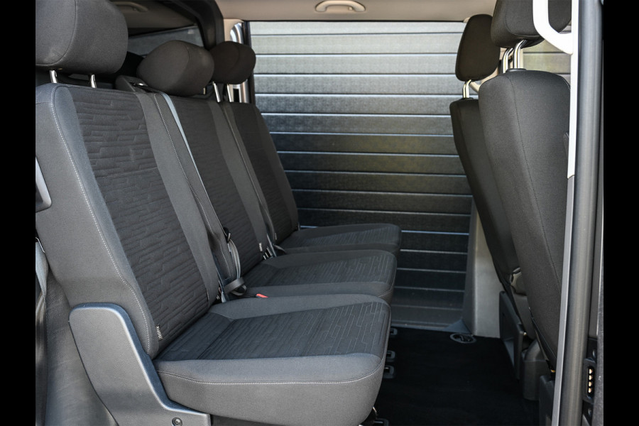 Volkswagen Transporter 2.0 TDI L2H1 32 DC Caravelle | Camera | Led | 20 inch. | Cruise control | Automaat |