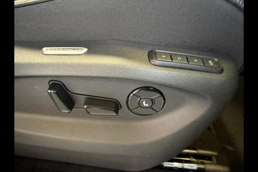 Volkswagen Tiguan 1.5 eHybrid R-Line Edition Panoramadak, Massage Stoelen, Trekhaak