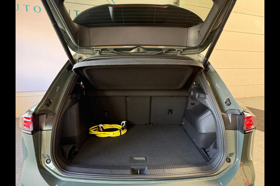 Volkswagen Tiguan 1.5 eHybrid R-Line Edition Panoramadak, Massage Stoelen, Trekhaak
