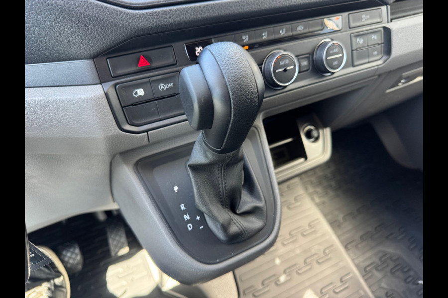 Volkswagen Crafter 35 2.0 TDI L3H3 140pk Automaat - ACC - LED - Geveerde Stoel - Carplay - Camera - Betimmering - Rijklaar