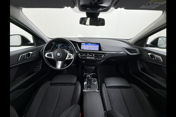 BMW 1-serie 118i AUT-7 Sport-Line Navi Ecc Live-Cockpit-Pro 1/2 Leer Sportstoelen Apple Carplay Android Auto Cruise Control Pdc Business Ed. DAB Lmv 17" Adap.Led Regen-Lichtsensor Isofix 1e Eigenaar Origineel Nederlandse Auto Dealeronderhouden