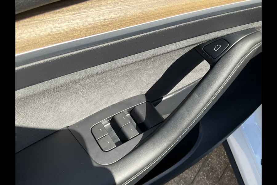 Tesla Model Y Long Range AWD 75 kWh FSD Computer 3