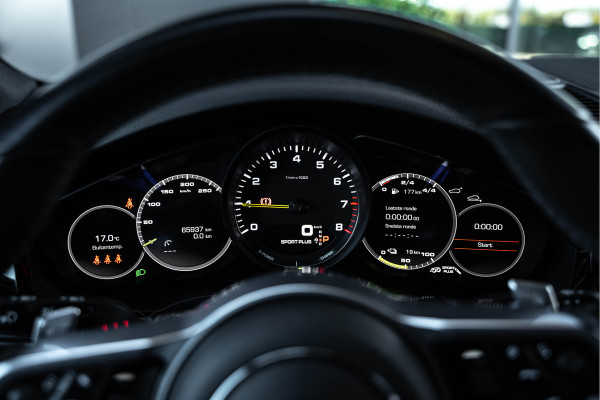 Porsche Cayenne Coupé 3.0 E-Hybrid - Origineel NL | Sport Chrono + | Panorama | Elek. Trekhaak | Bose