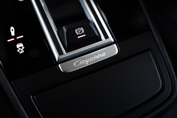 Porsche Cayenne Coupé 3.0 E-Hybrid - Origineel NL | Sport Chrono + | Panorama | Elek. Trekhaak | Bose
