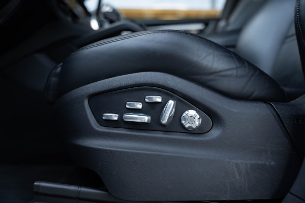 Porsche Cayenne Coupé 3.0 E-Hybrid - Origineel NL | Sport Chrono + | Panorama | Elek. Trekhaak | Bose