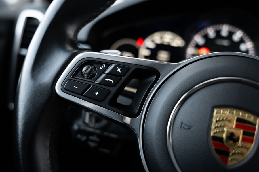 Porsche Cayenne Coupé 3.0 E-Hybrid - Origineel NL | Sport Chrono + | Panorama | Elek. Trekhaak | Bose