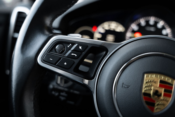 Porsche Cayenne Coupé 3.0 E-Hybrid - Origineel NL | Sport Chrono + | Panorama | Elek. Trekhaak | Bose