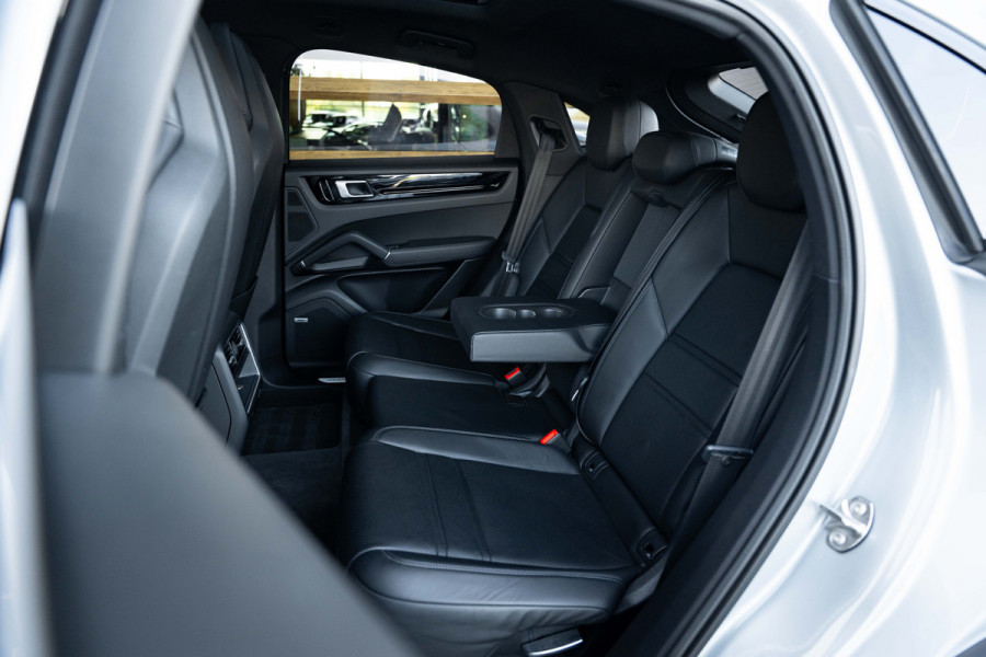 Porsche Cayenne Coupé 3.0 E-Hybrid - Origineel NL | Sport Chrono + | Panorama | Elek. Trekhaak | Bose
