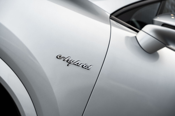 Porsche Cayenne Coupé 3.0 E-Hybrid - Origineel NL | Sport Chrono + | Panorama | Elek. Trekhaak | Bose
