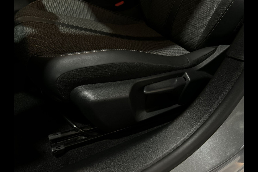 Peugeot e-208 EV Allure 50 kWh Warmtepomp | 3-fase lader | navigatie | zichtpakket Wordt verwacht 6 mei