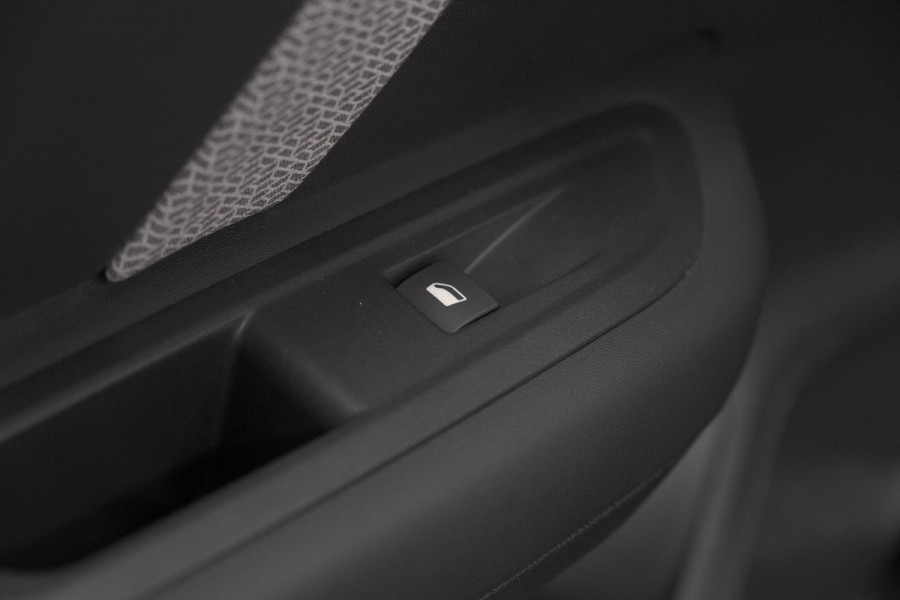 Citroën C4 Puretech 130 EAT8 Feel Pack | Camera | Head-Up Display | Navigatie | Parkeersensoren