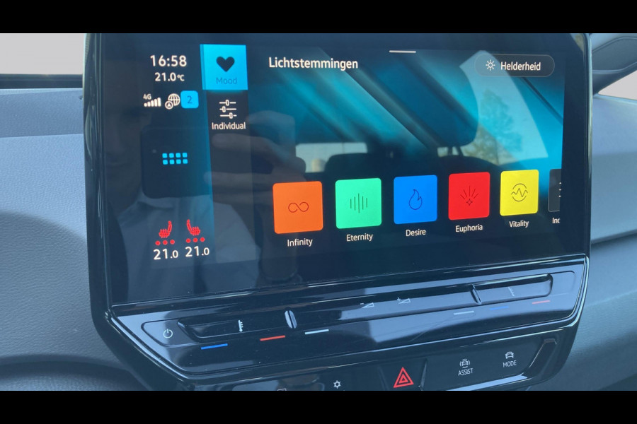 Volkswagen ID.3 First 58 kWh 204pk SOH 84% | Navi | 18" | Stoel/Stuurverw. | App-Connect | PDC