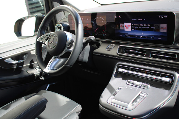 Mercedes-Benz V-Klasse 300d / DC / AMG / 4-Matic / Panorama / 360 Cam / 2x Elec Schuifd / Burmester / Vol Opties / NIEUW!!