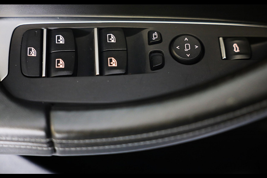 BMW X4 M Competition / Carbon / Head Up / Memory / Camera / Schaalstoelen / Leder / Dode Hoek / Cruise Control / Pano / 21 Inch
