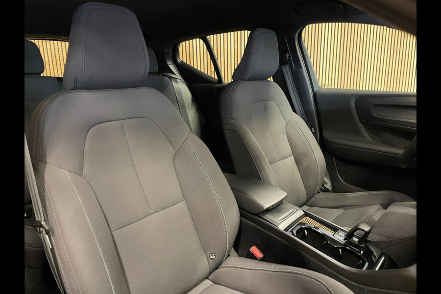 Volvo XC40 Recharge Plus 70 kWh|90%SOH|BLACK|ACC|CAMERA|CARPLAY/ANDROID AUTO|STOEL+STUURVERW|ELEK.KLEP|NL-AUTO|NAP|INC.BTW|1e EIG|