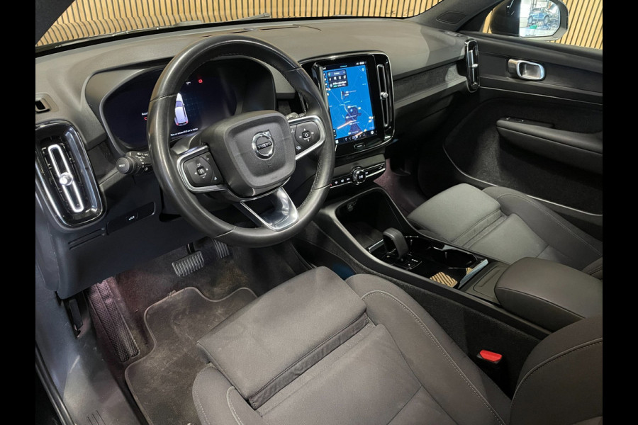 Volvo XC40 Recharge Plus 70 kWh|90%SOH|BLACK|ACC|CAMERA|CARPLAY/ANDROID AUTO|STOEL+STUURVERW|ELEK.KLEP|NL-AUTO|NAP|INC.BTW|1e EIG|