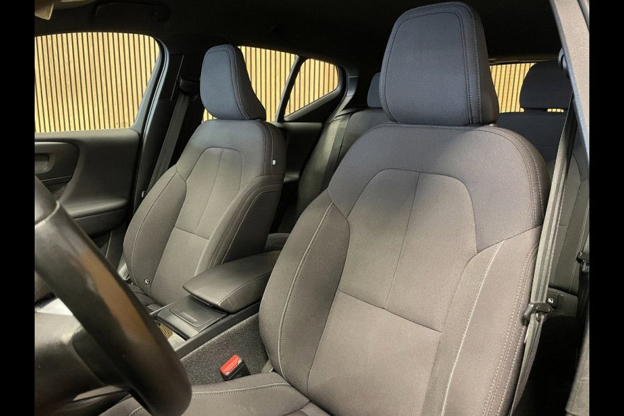 Volvo XC40 Recharge Plus 70 kWh|90%SOH|BLACK|ACC|CAMERA|CARPLAY/ANDROID AUTO|STOEL+STUURVERW|ELEK.KLEP|NL-AUTO|NAP|INC.BTW|1e EIG|