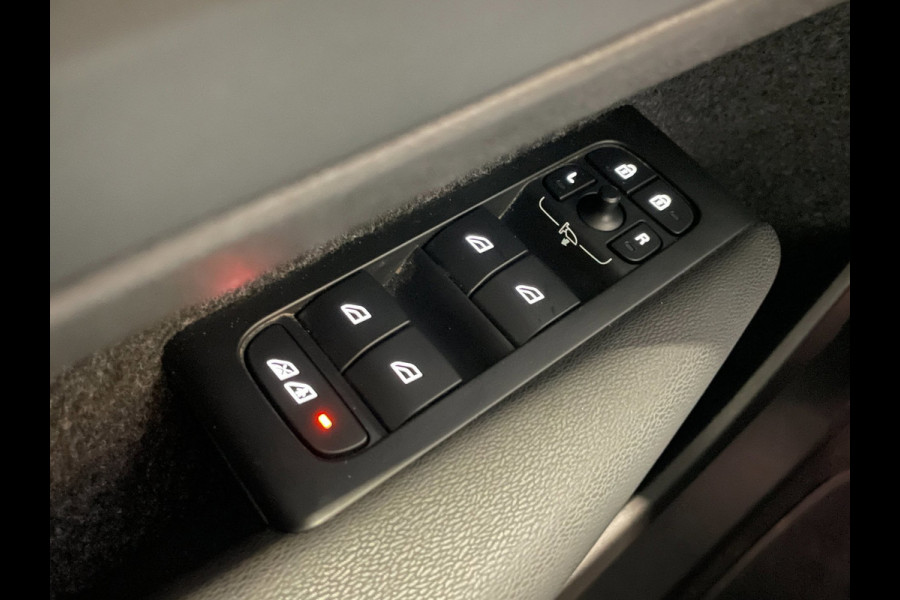 Volvo XC40 Recharge Plus 70 kWh|90%SOH|BLACK|ACC|CAMERA|CARPLAY/ANDROID AUTO|STOEL+STUURVERW|ELEK.KLEP|NL-AUTO|NAP|INC.BTW|1e EIG|